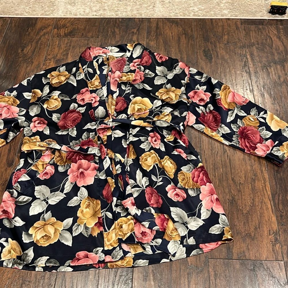 Victoria's Secret 90s Short Robe flower print all over EUC size M L with belt